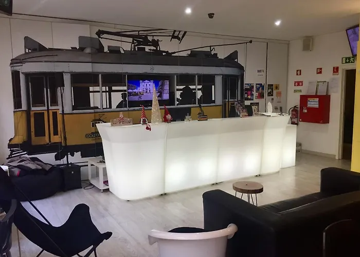 Golden Tram 242 Suites&Hostel