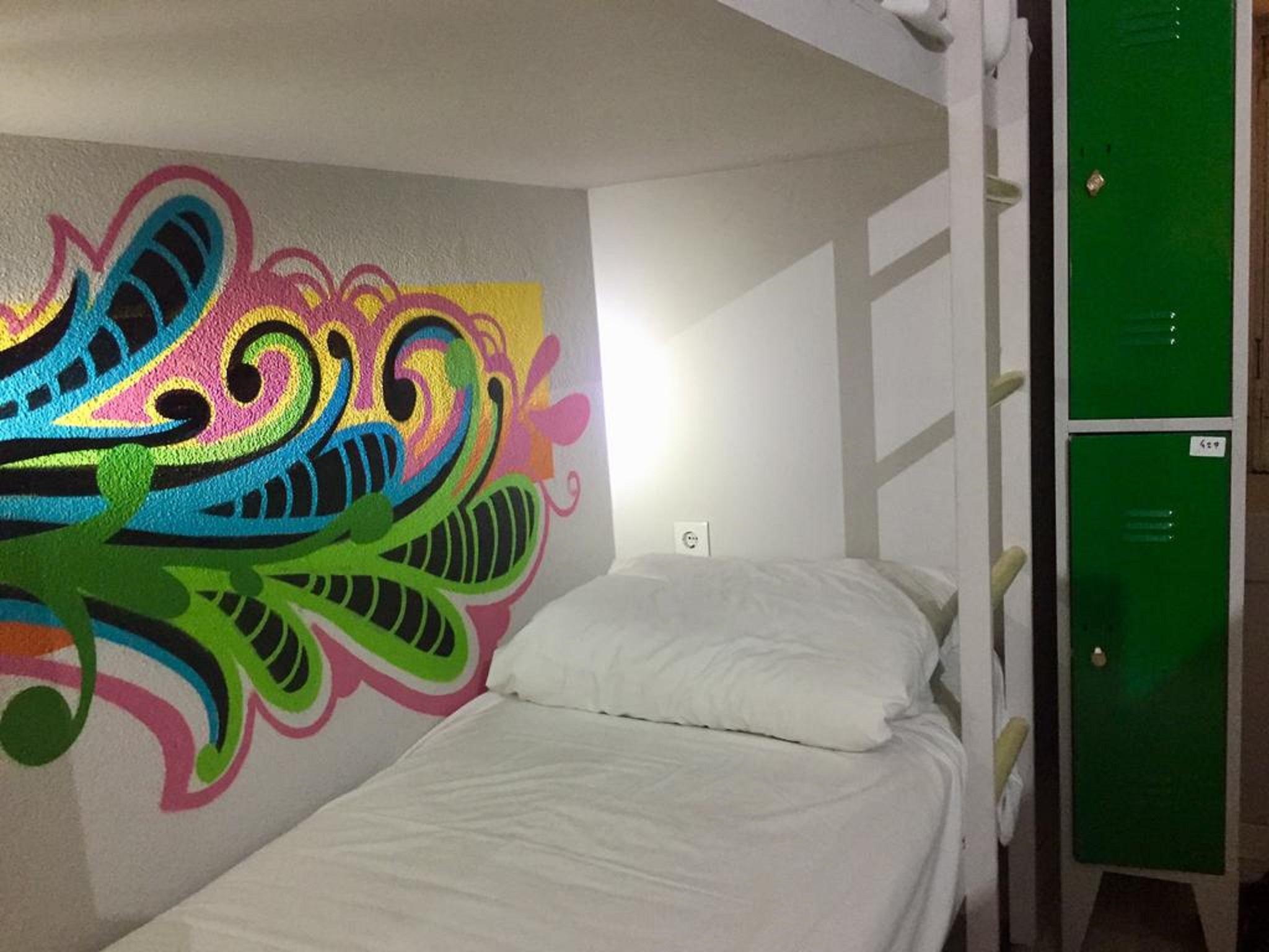 Golden Tram 242 Suites&hostel Hostel *