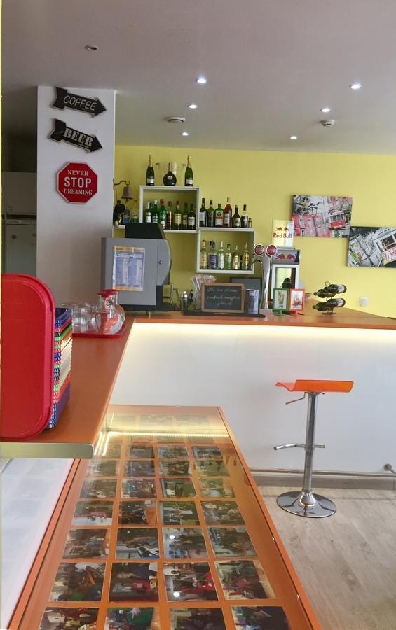 Golden Tram 242 Suites&hostel Hostel